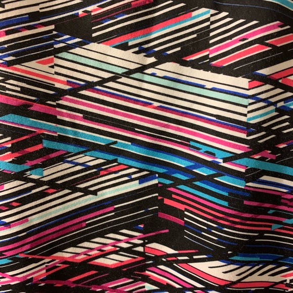 Fabletics Racerback Athletic Tank w/Mesh Panel⭐️ - Picture 3 of 5